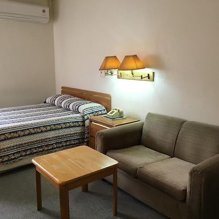 Tamuning Plaza Hotel Bagian luar foto