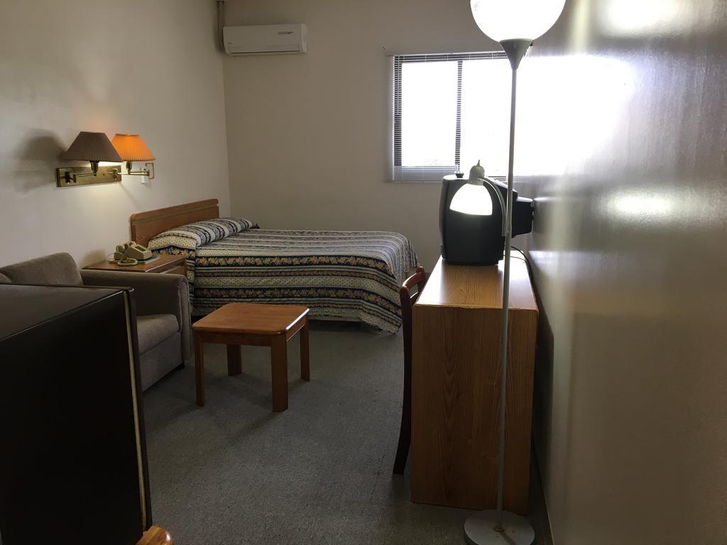 Tamuning Plaza Hotel Bagian luar foto