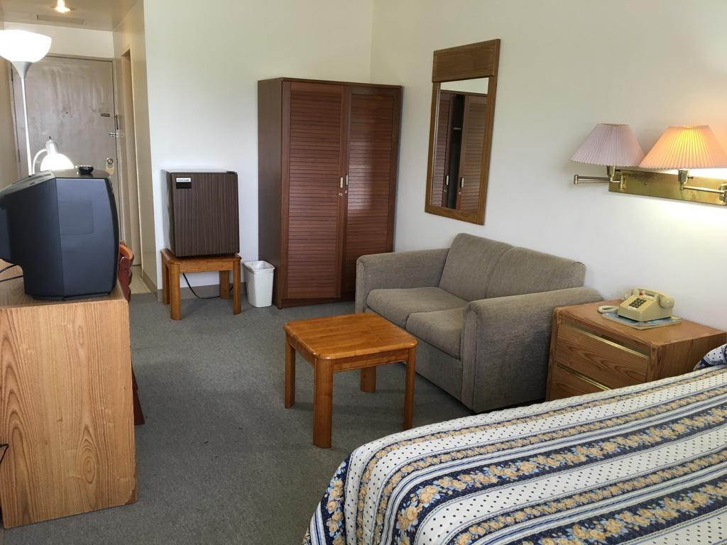 Tamuning Plaza Hotel Bagian luar foto