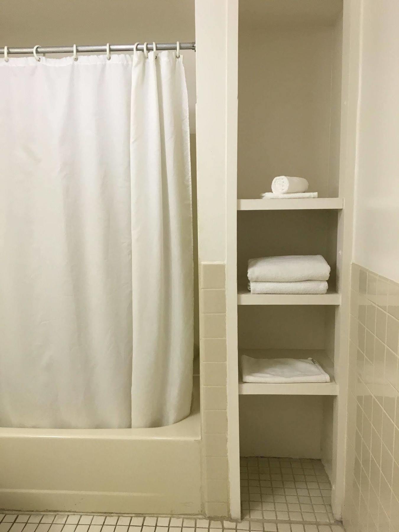 Tamuning Plaza Hotel Bagian luar foto