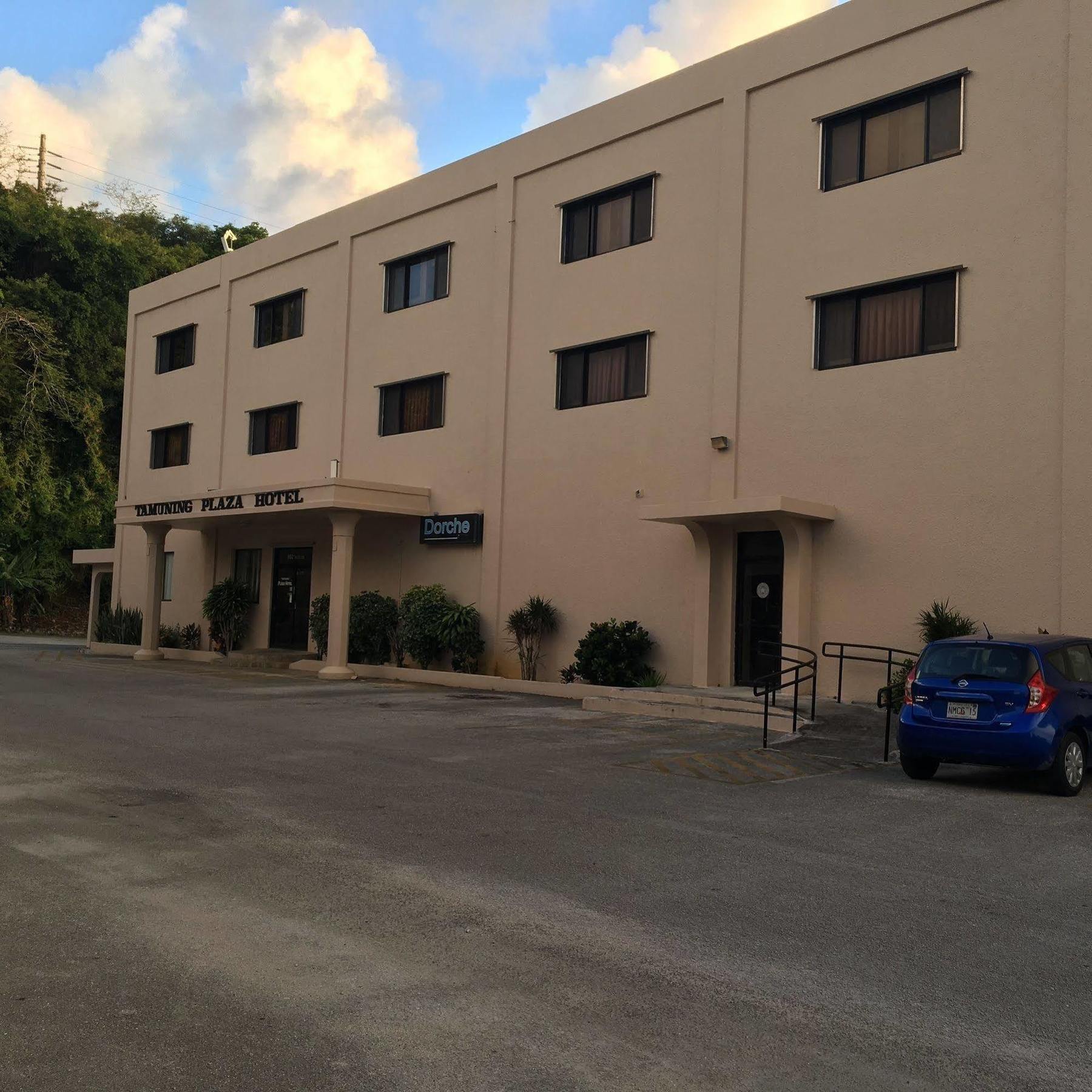 Tamuning Plaza Hotel Bagian luar foto